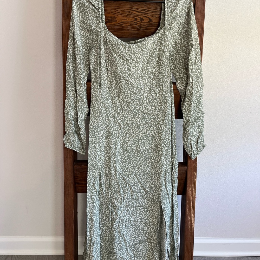 Forever 21 Green Bishop Sleeve Sheath Dress